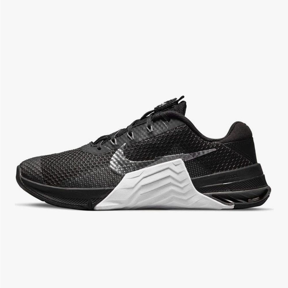 Nike Metcon 7s Women’s lifting shoes. NEVER WORN.